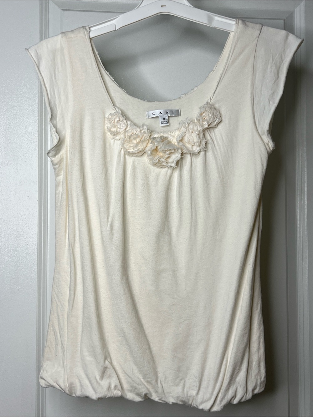 Cabi Rose Neckline Flutter Sleeve Top Small